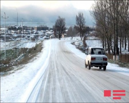 Şamaxı və İsmayıllıda yollar buz bağlayıb: hərəkət çətinləşib