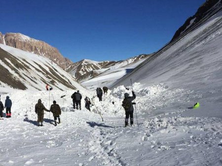 FHN: Alpinistlərin axtarışı davam edir