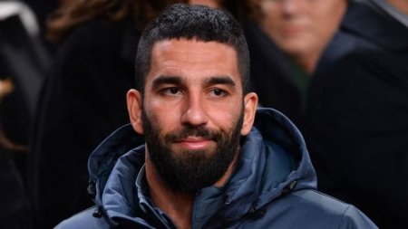 Arda Turan Türkiyəyə qayıtdı
