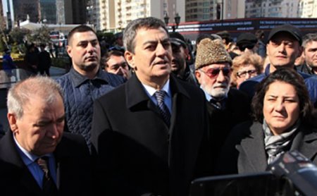 London butikləri, bahalı plastik əməliyyat, gecə barlarında əyləncələr...
