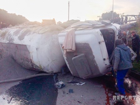 Bakıda benzin maşını körpüdən aşdı