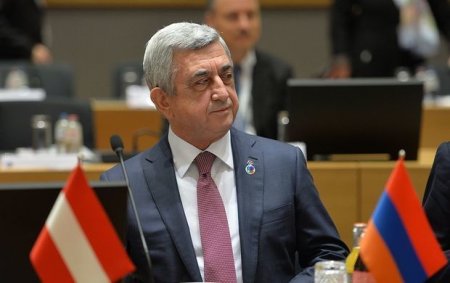 Ermənistanda seçkilər: Sarkisyanın yerinə Sarkisyan gəlir