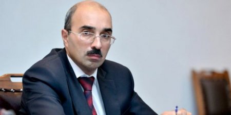 Prezident təhsil nazirinin müavinini vəzifədən azad etdi