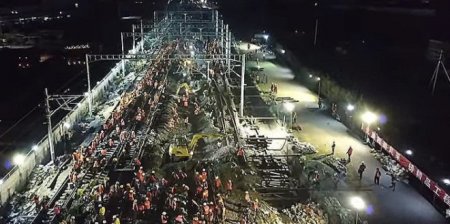 Çin yenə dünyanı heyrətləndirdi: Bir gecəyə dəmiryol xətti çəkdilər