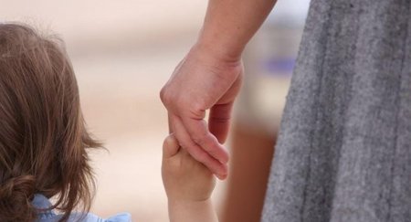 Sumqayıtda məktəbdən çıxan ana və övladını maşın vurub, uşaq ölüb