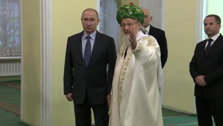 Putin Ufada məscidə getdi