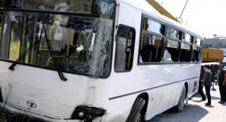 Bakıda marşrut avtobusu ağır qəza törətdi: ÖLƏN VAR