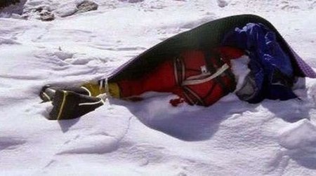 Zirvəyə çıxmaq üçün həyatını fəda edən alpinistlər