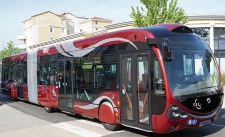 175-in sürücüsü qapıları bağlayıb sərnişinləri girov saxladı