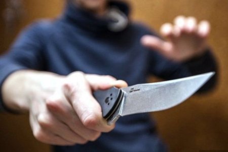 Ermənistanda yüksək rütbəli zabit bıçaqlandı
