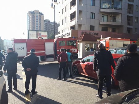 Bakıda hündürmərtəbəli yaşayış binası yanır