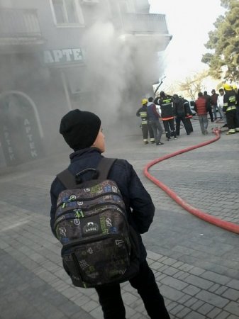 Sumqayıtda aptekdə güclü yanğın: təxliyyə edilənlər var