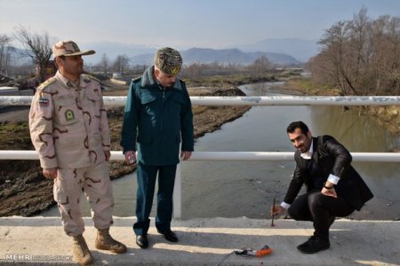 Azərbaycan sərhəd qoşunlarının polkovniki iranlı həmkarı ilə körpüdə