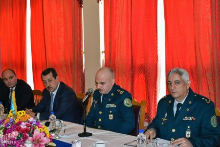 Azərbaycan sərhəd qoşunlarının polkovniki iranlı həmkarı ilə körpüdə