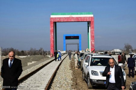 Azərbaycan sərhəd qoşunlarının polkovniki iranlı həmkarı ilə körpüdə