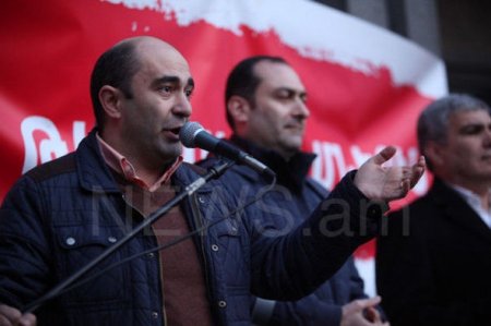 Ermənilər qiymət artımına görə küçələrə axışdılar