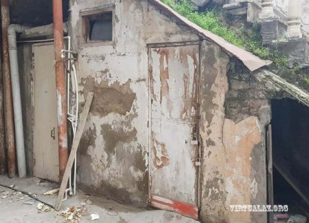 “Yeni ailə” Bakıda qədim binanı sökür
