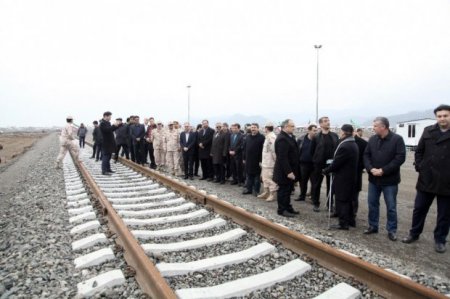 Yeni dəmir yolunda ilk qatar