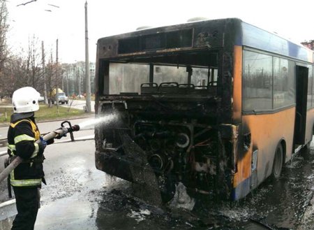 Bakıda sərnişin dolu avtobus yandı