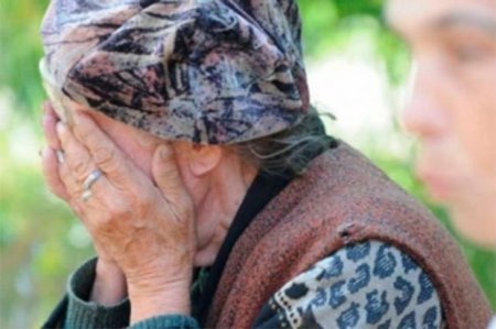 “Bir varlı qoca vardı, mənə gülün yarpaqlarını tək-tək sildirirdi…”
