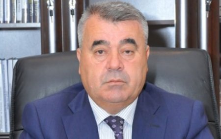 Hökumət Evində keçmiş icra başçısı işçiləri otaqdan qovub polisə verdi: “Dedim məndə pul var?...”