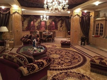 Nazir Şahovun evi: lap şah sarayı kimi...