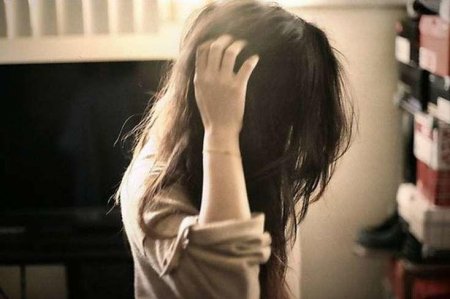 Bakirəliyini 7 milyon dollara satışa çıxardı - İnanmayanlar üçün həkimdən kağız aldı