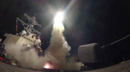 “Tomohawk” raketləri ilə silahlanmış iki Amerika gəmisi Rusiyaya yaxınlaşdı