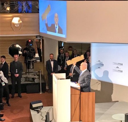 Netanyahu İranı bərk hədələdi, dron parçasını yelləyib dedi: “Zərif, tanış gəlir? Bu sənindir...”