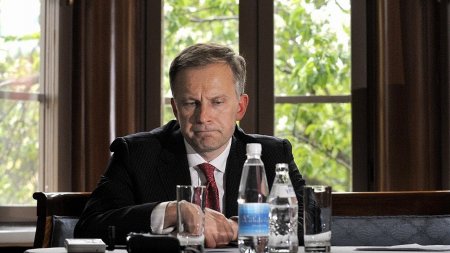 “Kağıza “ayda 100 min” yazıb qabağıma qoydu, dedi hamı belə işləyir...”