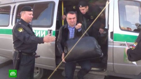 Rusiya “qanuni oğruları” deportasiya edir
