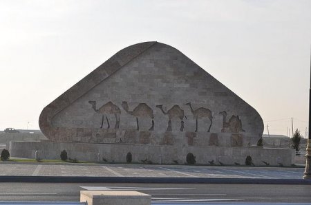 Bakıda boru partladı: 10 evi su basdı