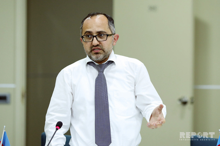 Əkrəm Həsənov: “Azərbaycanda mağazaların birbaşa kreditlə mal satmaq hüququ yoxdur”