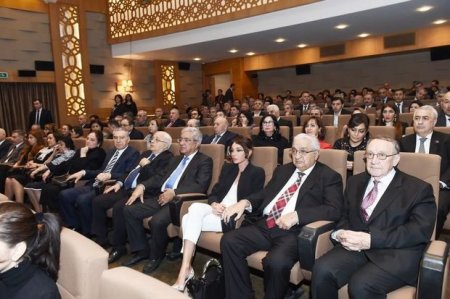 Mehriban Əliyeva “Bir ailə” filminin təqdimat mərasimində