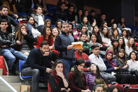 Bakıda "60 saniyədə insanı tanımağı" öyrətdilər