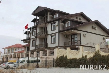 Xəzərin o tayında, zənginlər qəsəbəsində...