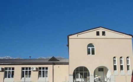 “Acından ölən” ermənilər Kəlbəcərin kəndində belə bir icma mərkəzi tikdi...