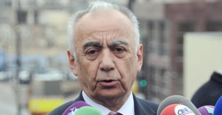 Qüdrət Həsənquliyev Əli Kərimlinin mitinqinə görə Hacıbala Abutalıbovu ittiham edir