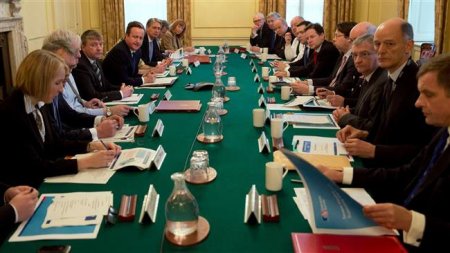 London: hökumətin fövqəladə iclası başa çatdı, polis tezliklə zəhərin adını açıqlayacaq