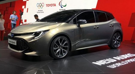 Cenevrə avtomobil sərgisindən möhtəşəm fotolar