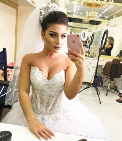 Vücudu ilə kişiləri "dəli" edən azərbaycanlı blogger 