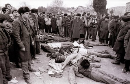 O, yenə bordel qurdu... mitinqdən sonra