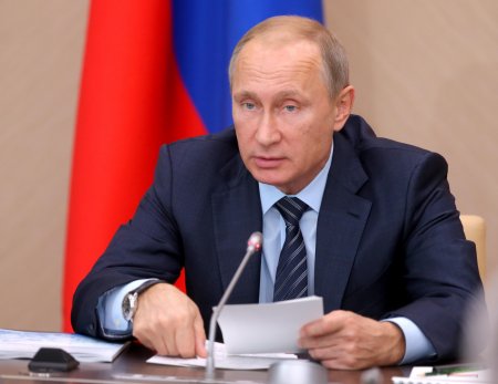 Vladimir Putin: 90-cı illərdə silahla yatırdım