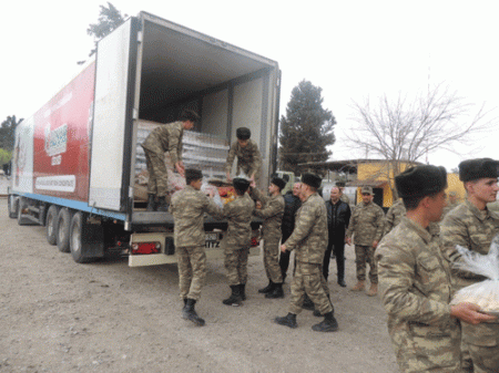 Azərbaycanlı milyarder əsgərlərimizə Novruz sovqatı göndərib