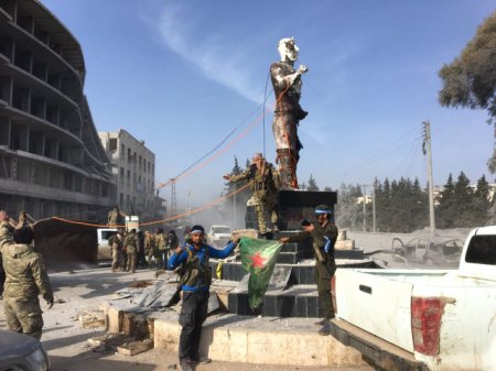 Türk ordusu YPG/PYD-ni mərkəzdə məhv etdi, heykəli də belə yıxdılar