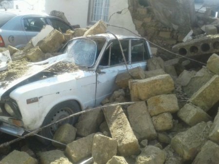 Bakıda bina uçdu, maşınlar dağıntı altında qaldı