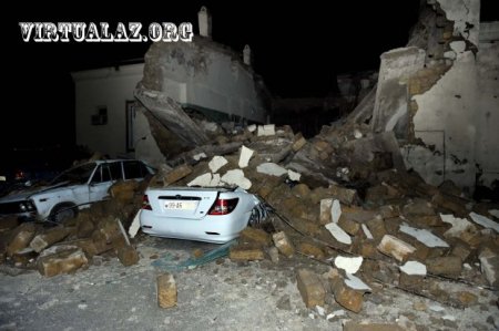 Bakıda bina uçdu, maşınlar dağıntı altında qaldı