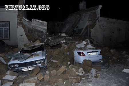 Bakıda bina uçdu, maşınlar dağıntı altında qaldı