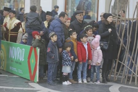 Bakı Novruzu qarşılayır