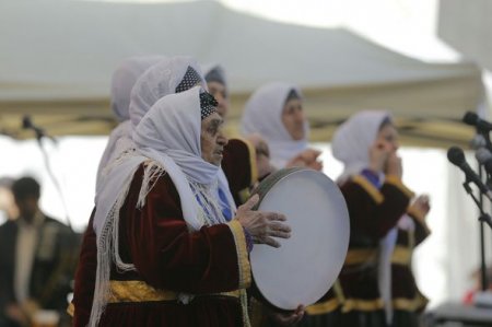 Bakı Novruzu qarşılayır